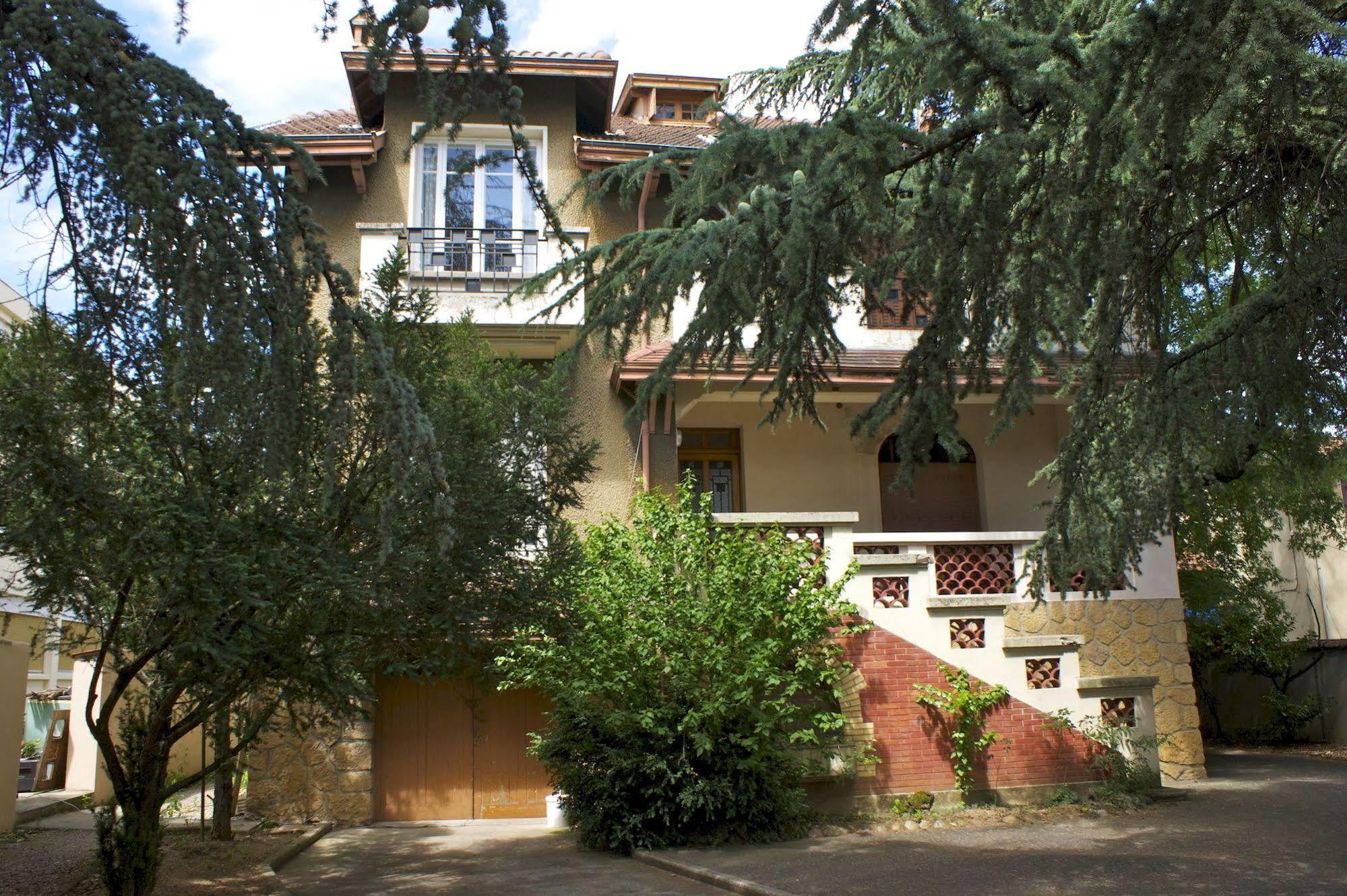 Hotel Le Lyon Брон Екстериор снимка
