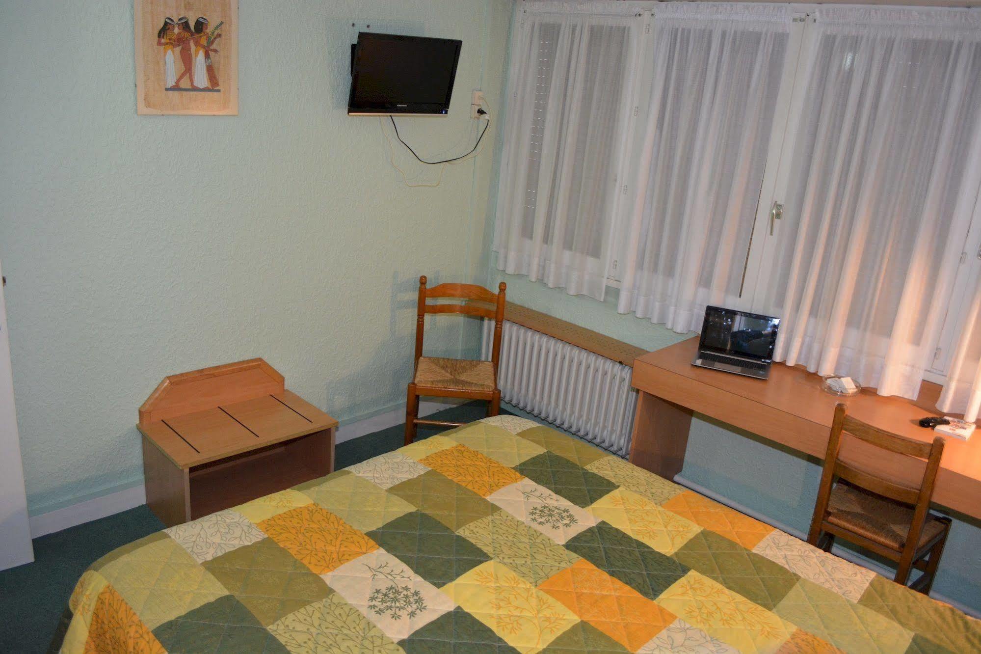 Hotel Le Lyon Брон Екстериор снимка