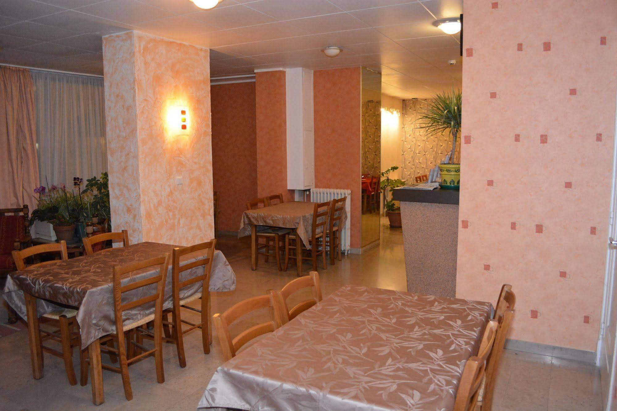 Hotel Le Lyon Брон Екстериор снимка