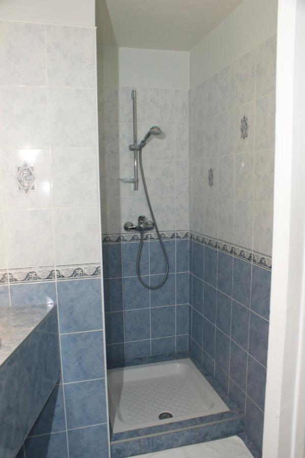 Hotel Le Lyon Брон Екстериор снимка